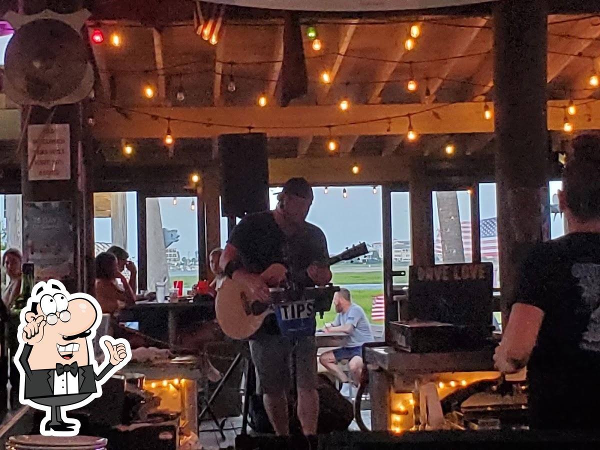 Wahoo's Raw Bar & Marina