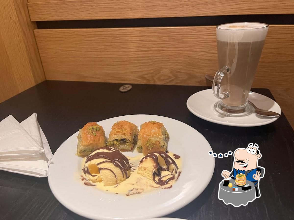 Roma Cafe & Lounge