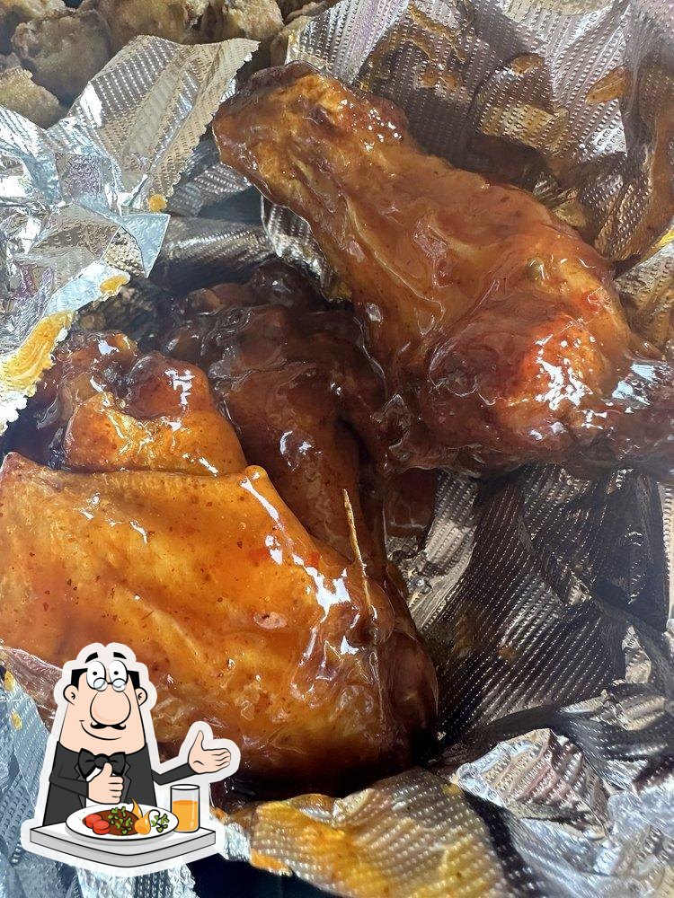 Lottie's BBQ & Wings