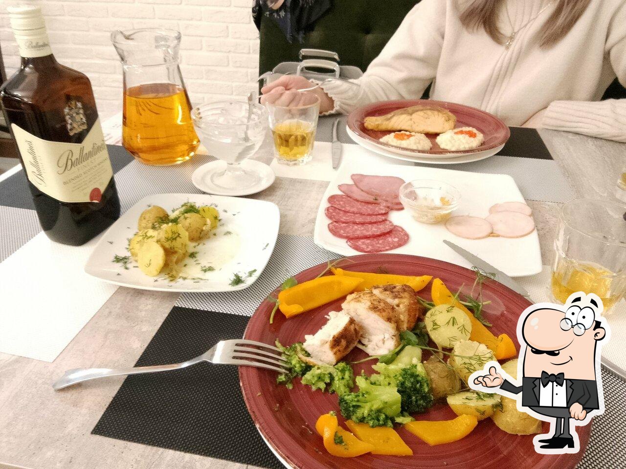 Посмотрите на внутренний интерьер "О2кафе".