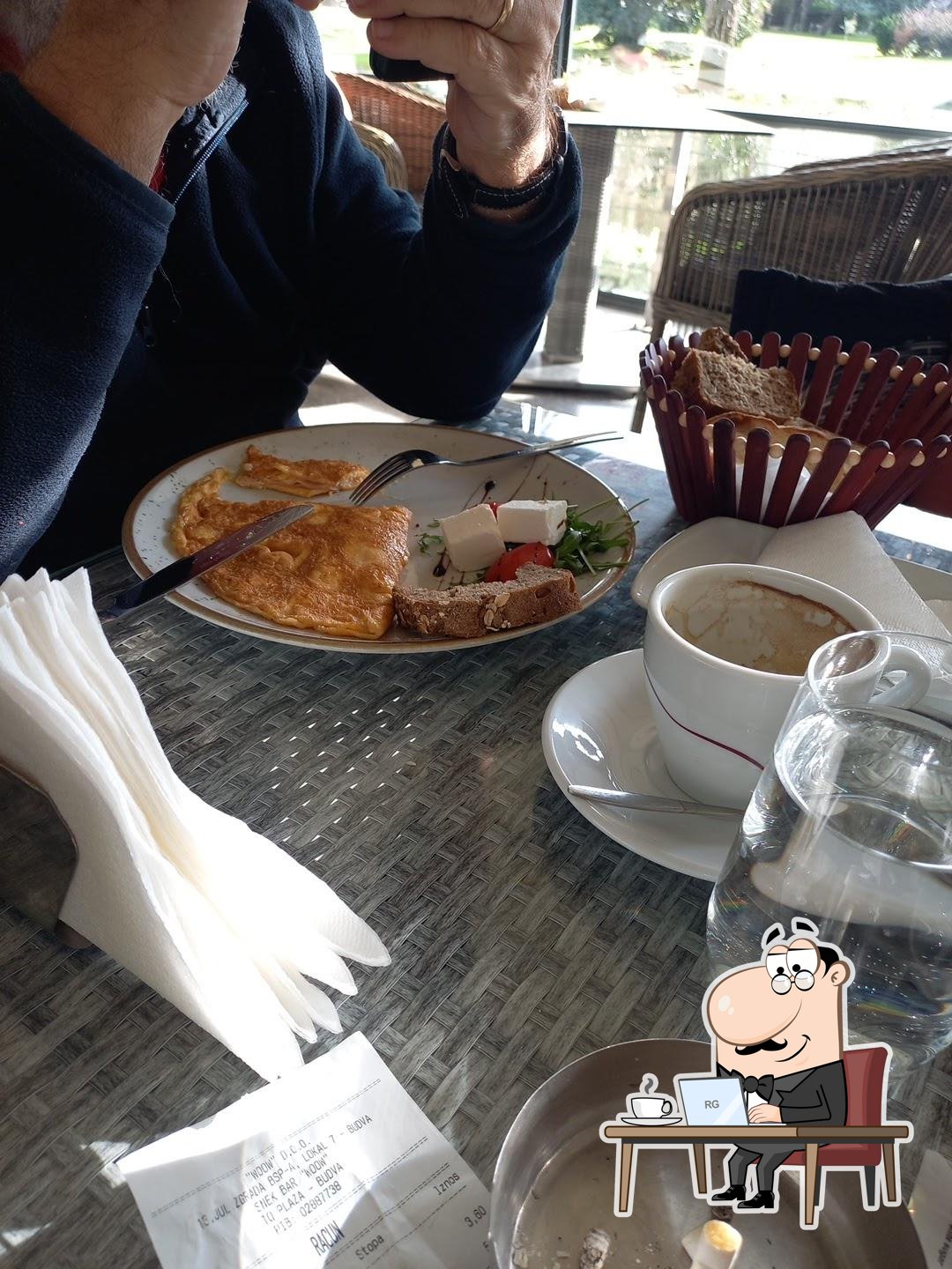 Забронируйте столик в "WOW Restaurant & Bar".