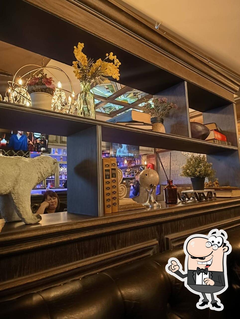 Посмотрите на внутренний интерьер "Изюмъ".