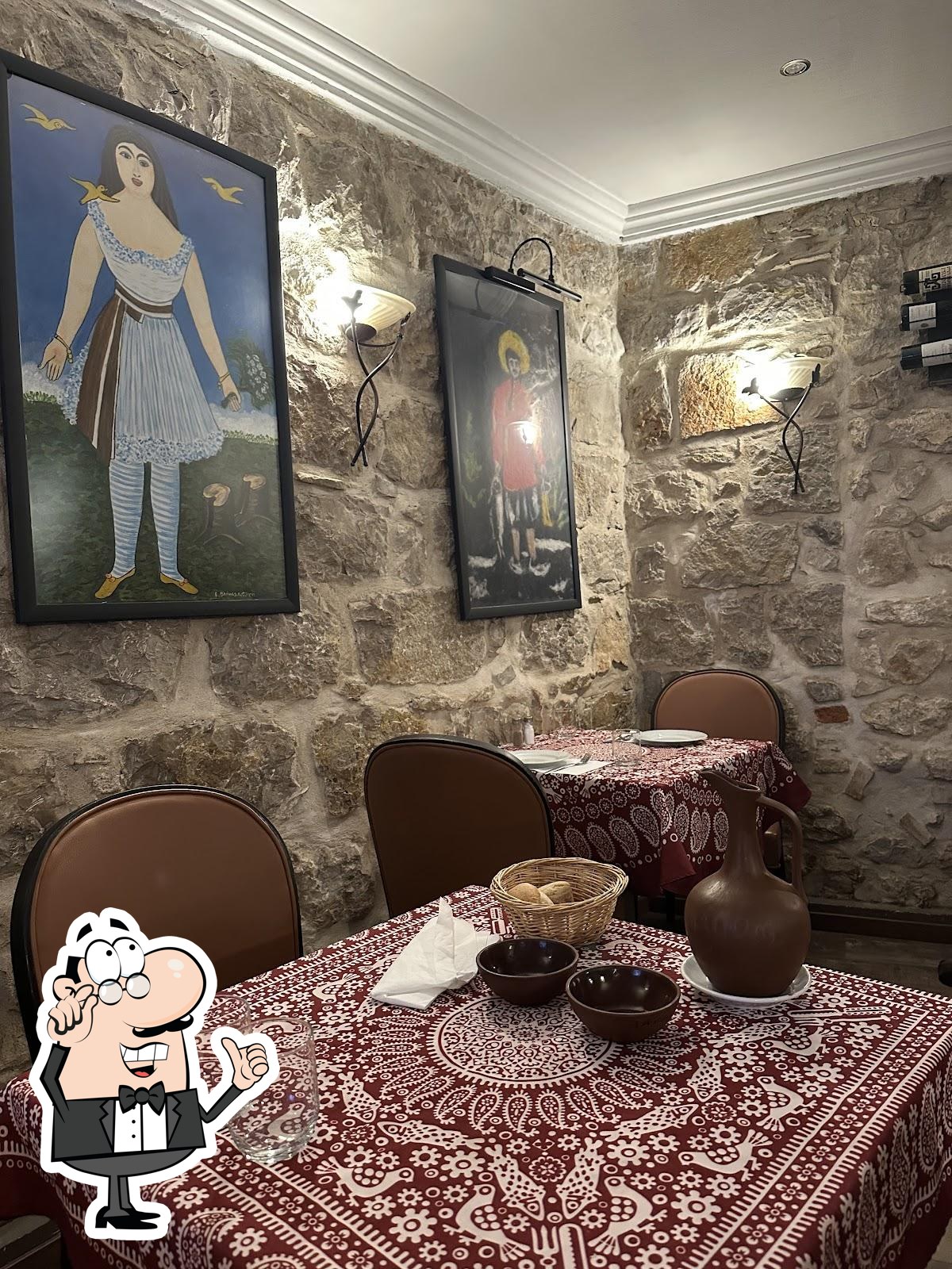 Посмотрите на внутренний интерьер "Restaurant Toné Géorgien".