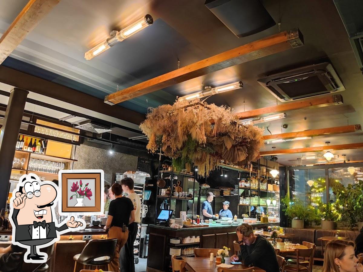 Интерьер "Smoke BBQ".