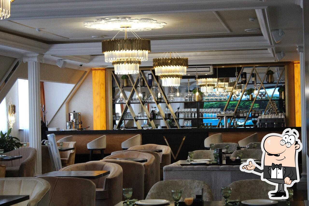 Посмотрите на внутренний интерьер "Le Veranda".