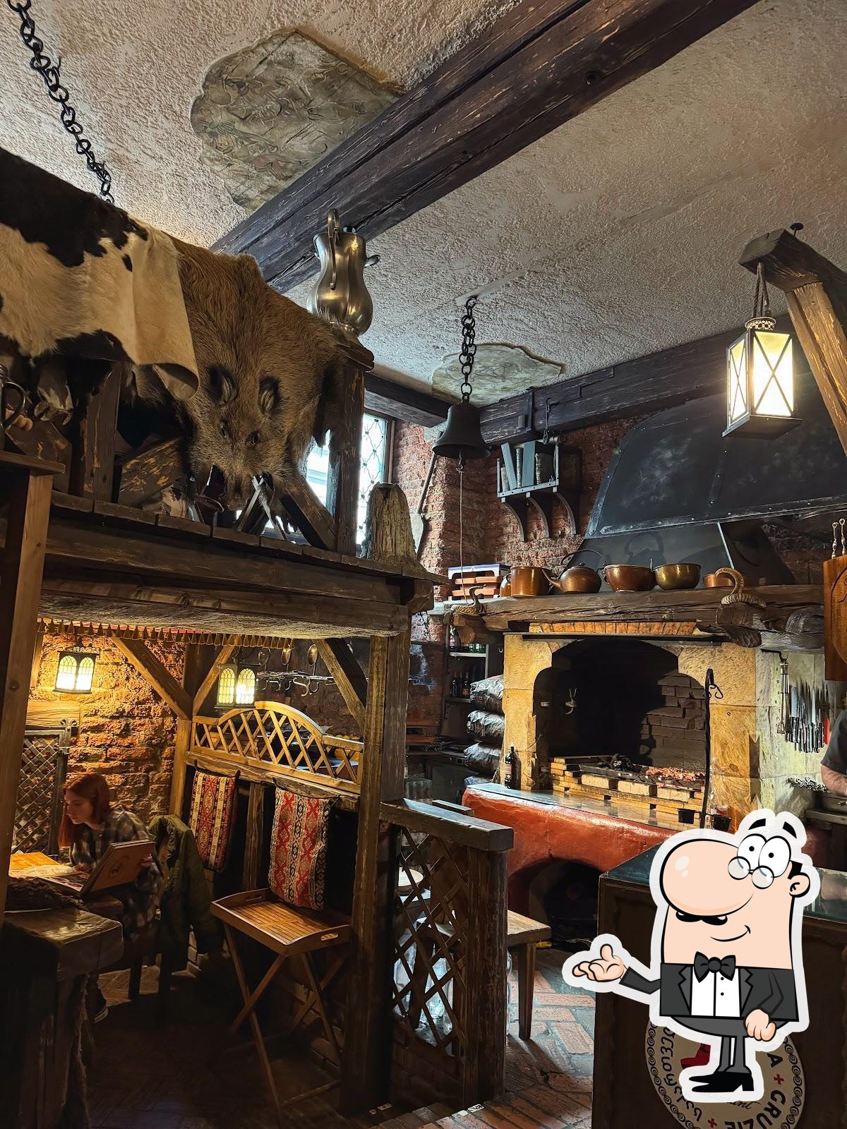 Забронируйте столик в "Gruzie Restaurant".