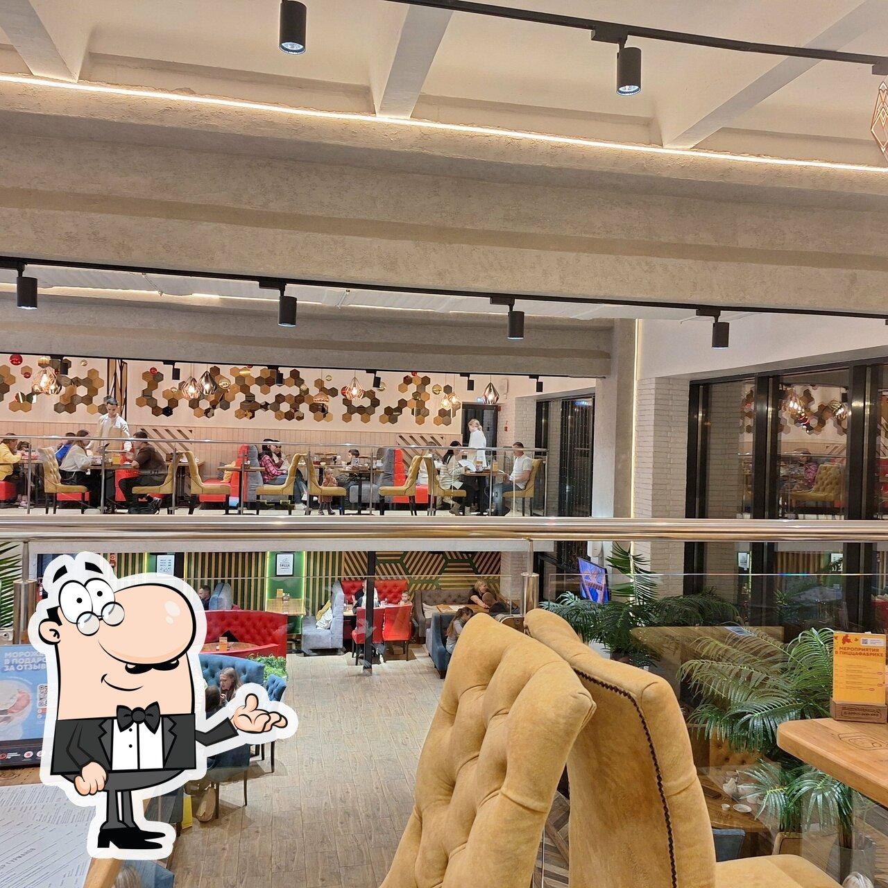 Интерьер "ПиццаФабрика".