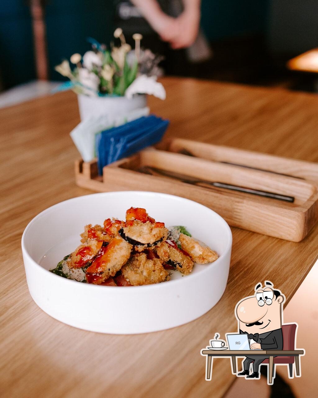 Посмотрите на внутренний интерьер "Пивбар".