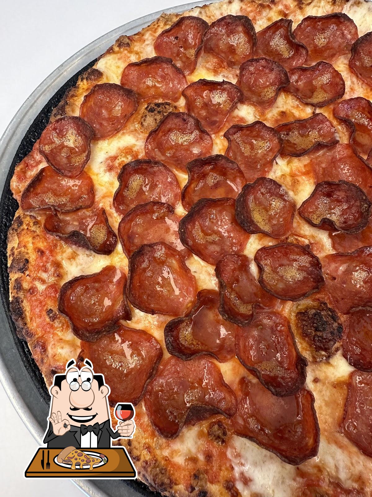  Отведайте пиццу в "Giresi's Pizza Factory".