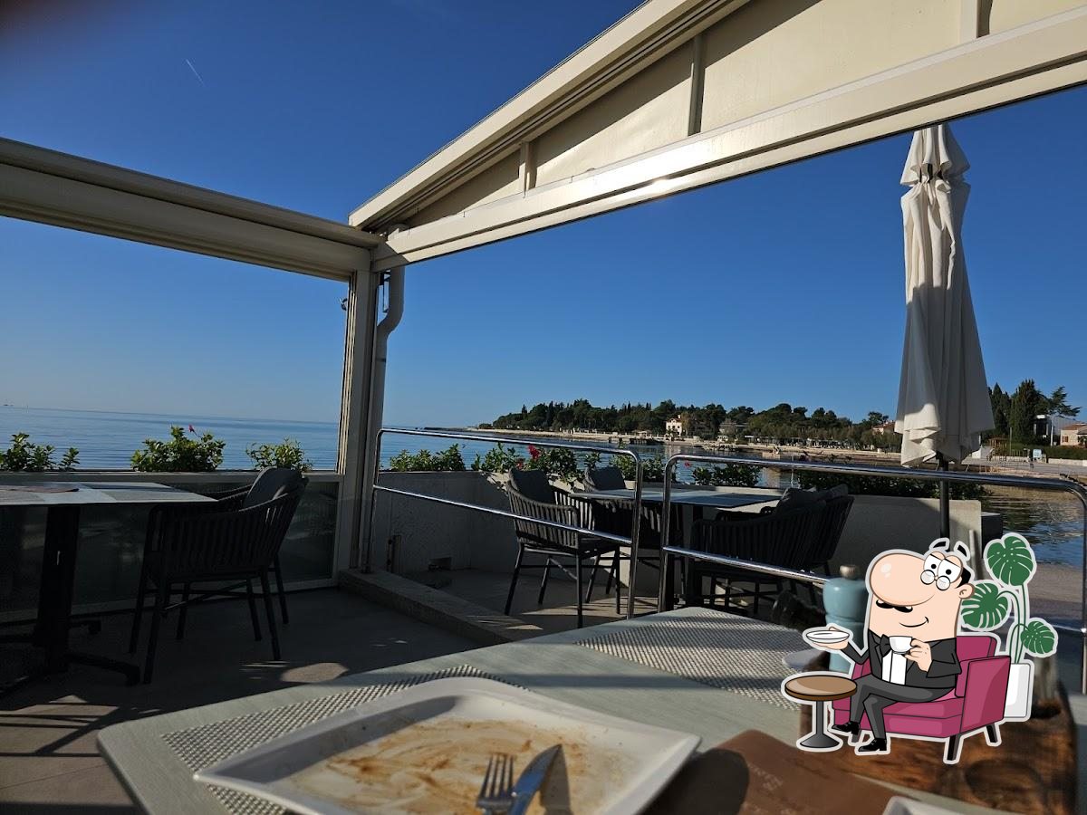 Интерьер "Restoran - Pizzeria Spadici".