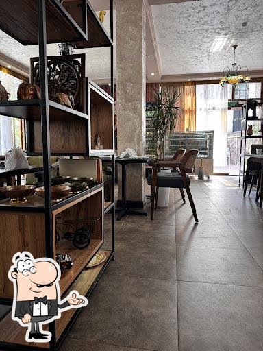 Интерьер "The Host- Indian Restaurant".