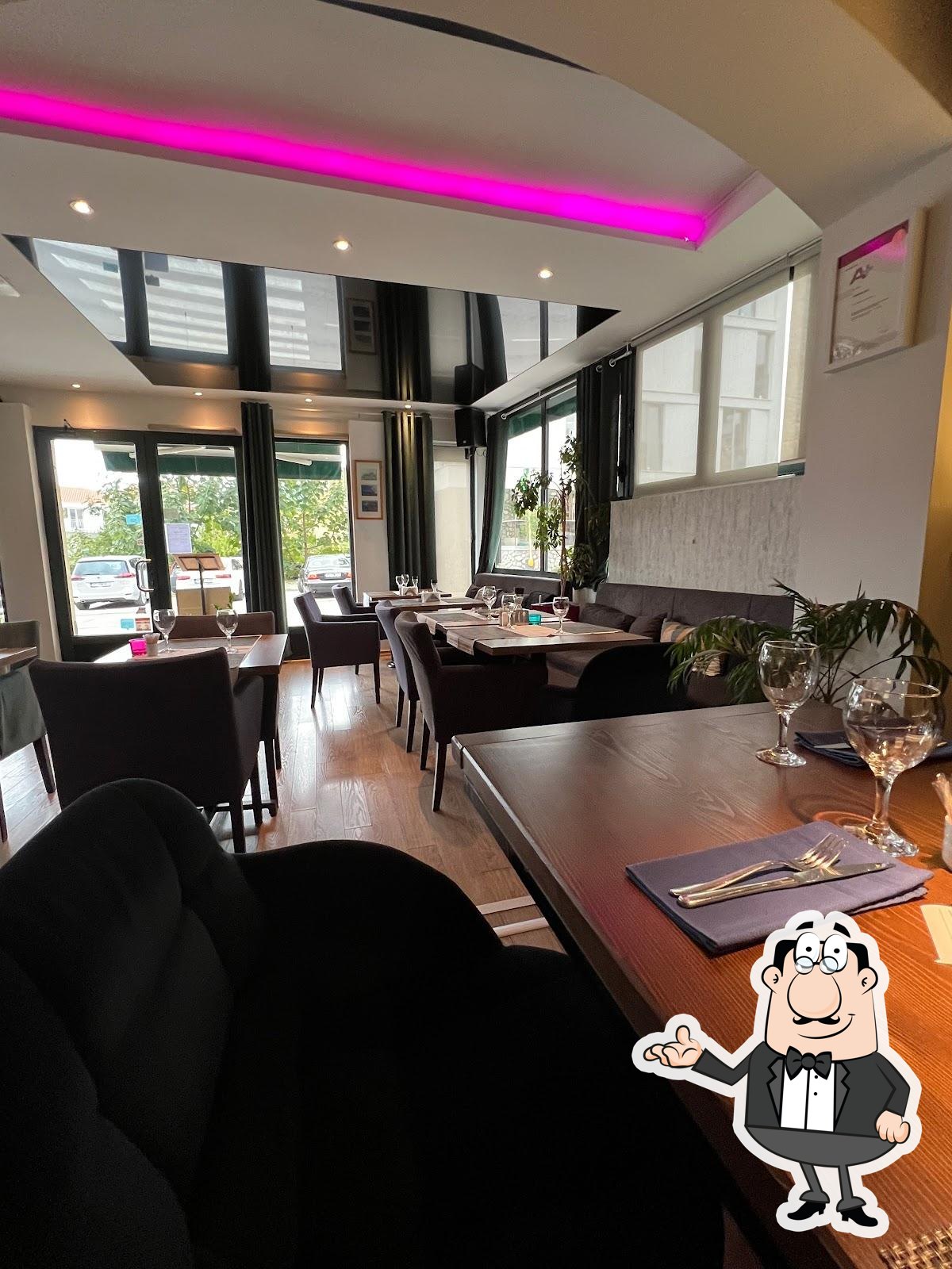 Посмотрите на внутренний интерьер "Forsage Gastro Lounge".
