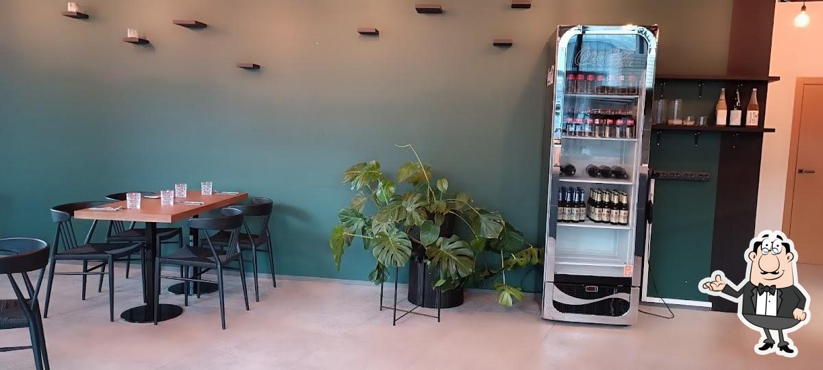 Забронируйте столик в "Roku resto".