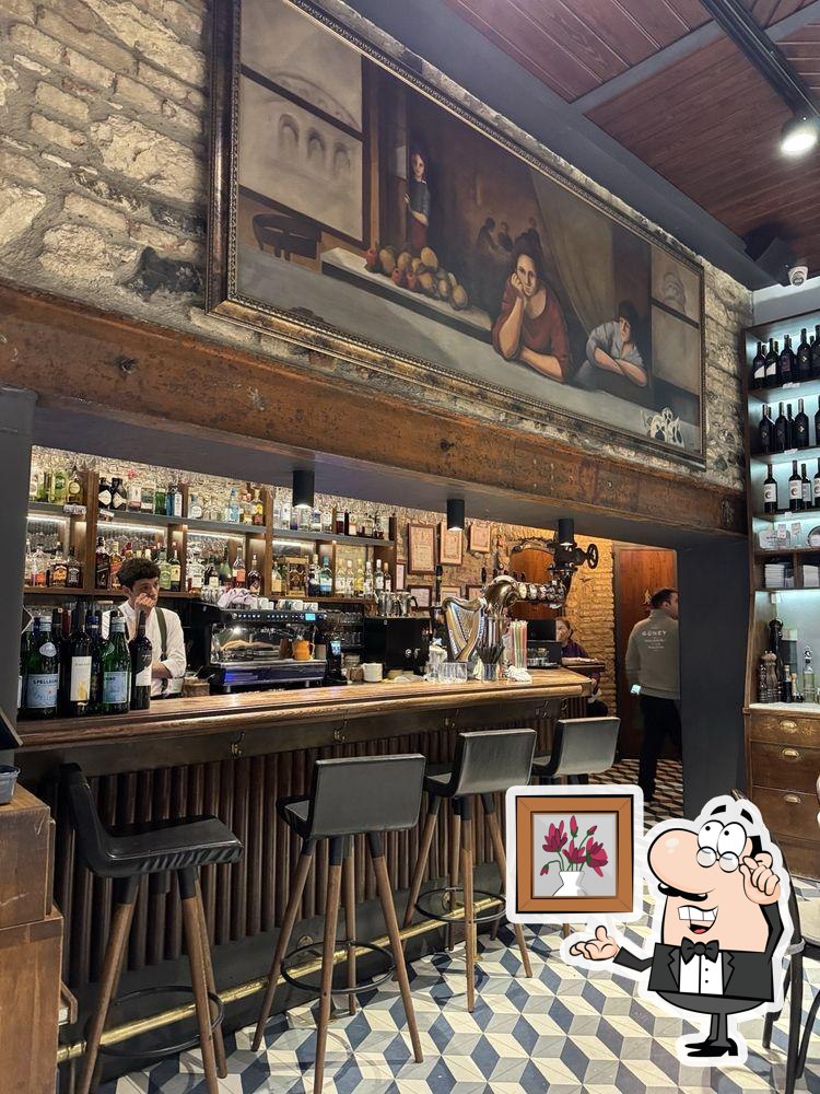 Забронируйте столик в "Guney Restaurant".