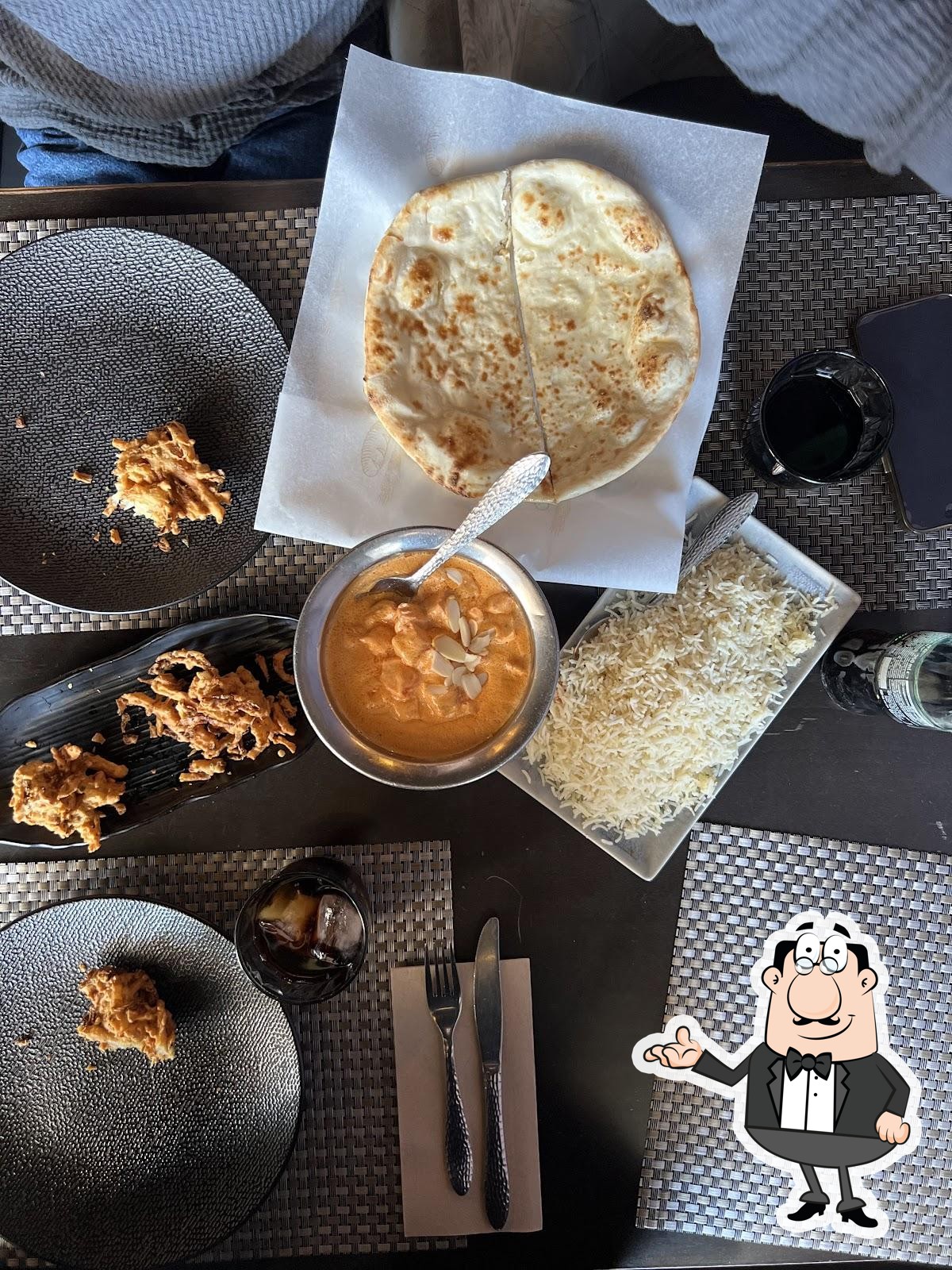 Посмотрите на внутренний интерьер "Lahore Restaurant - Authentic Halal Pakistani Food in Barcelona".