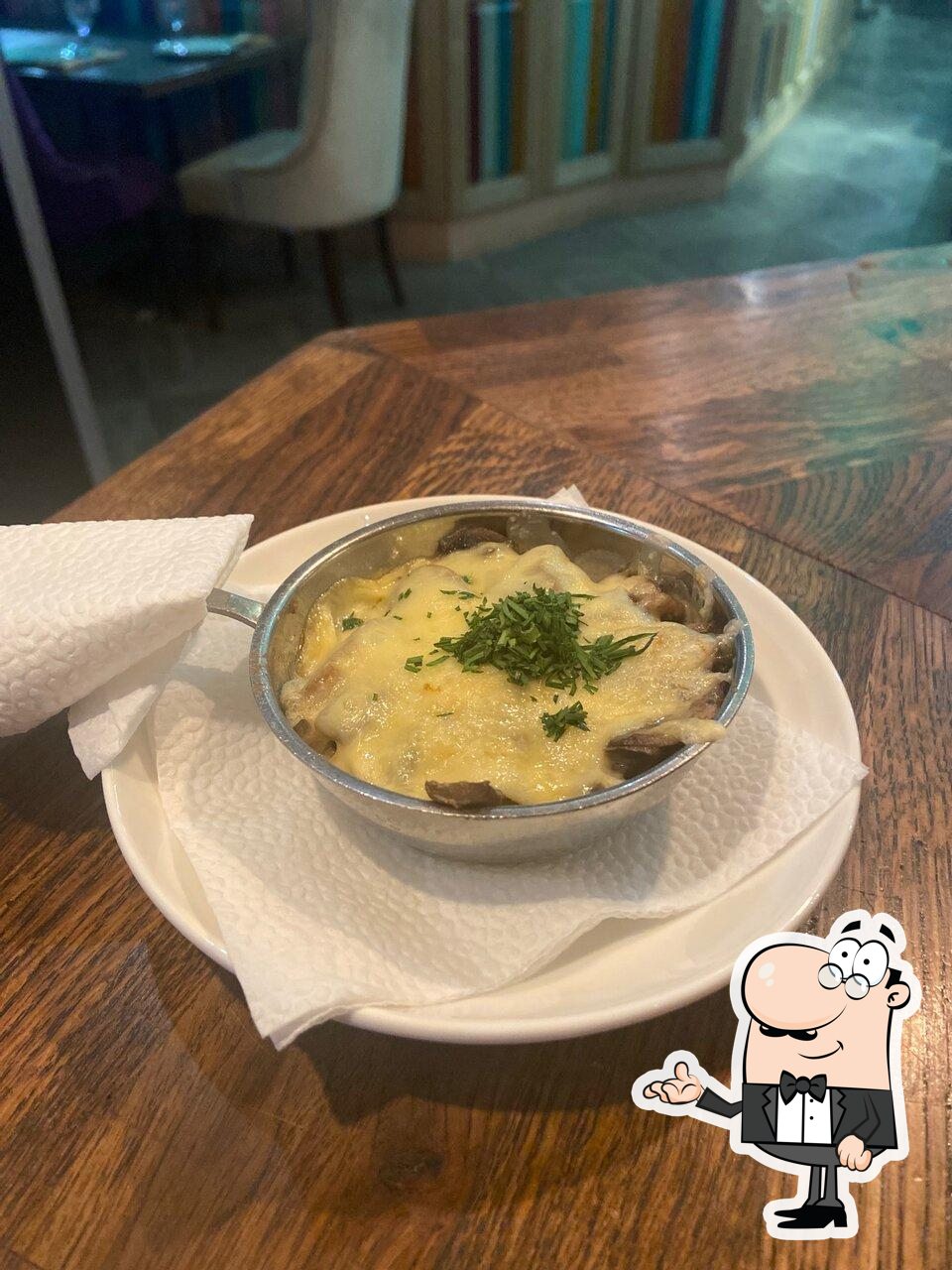 Забронируйте столик в "Тэти lounge".