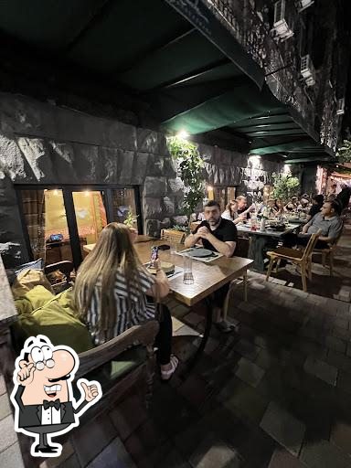Забронируйте столик в "Каманча".