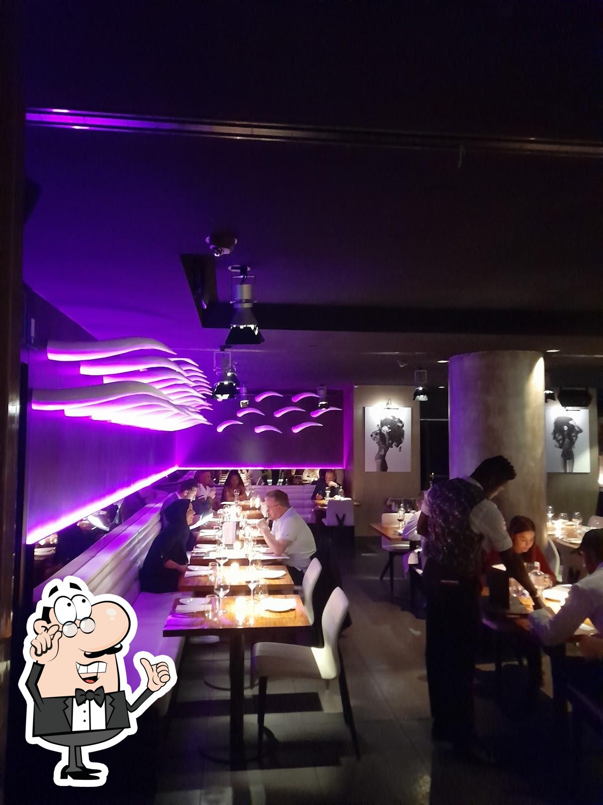 Посмотрите на внутренний интерьер "STK Milan".