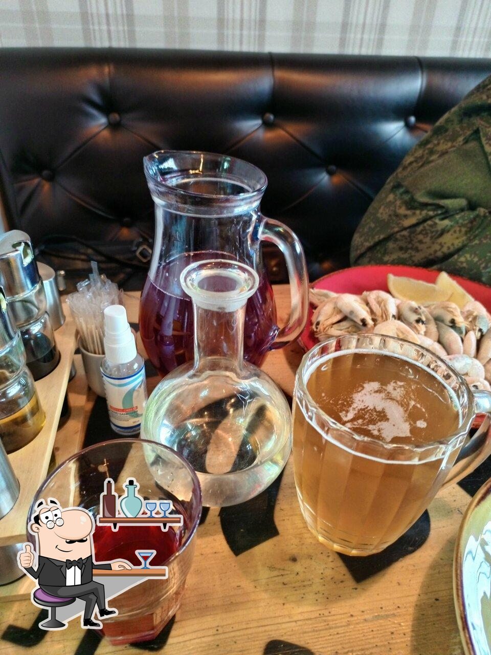 Посмотрите на внутренний интерьер "Rast Shop&Pub".