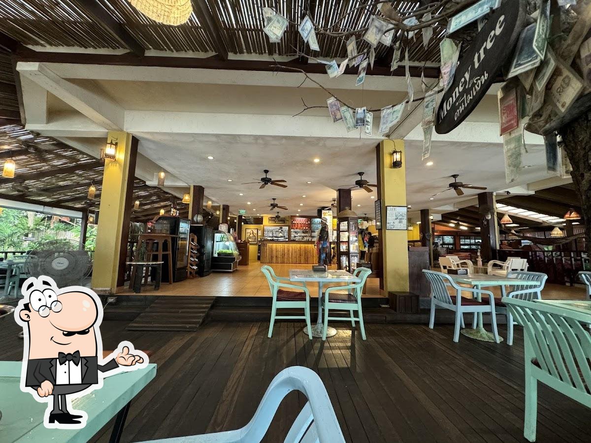 Забронируйте столик в "Cabbages & Condoms Restaurant Pattaya".