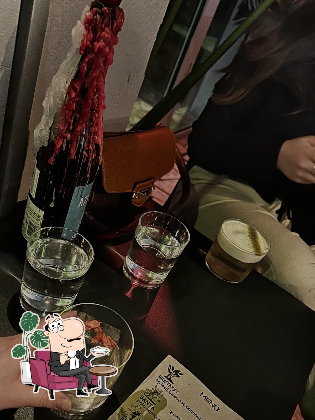 Забронируйте столик в "27 Bar".