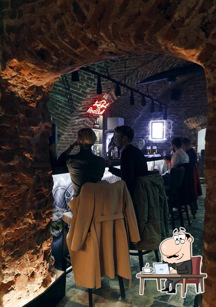 Забронируйте столик в "Эдисон Бар".