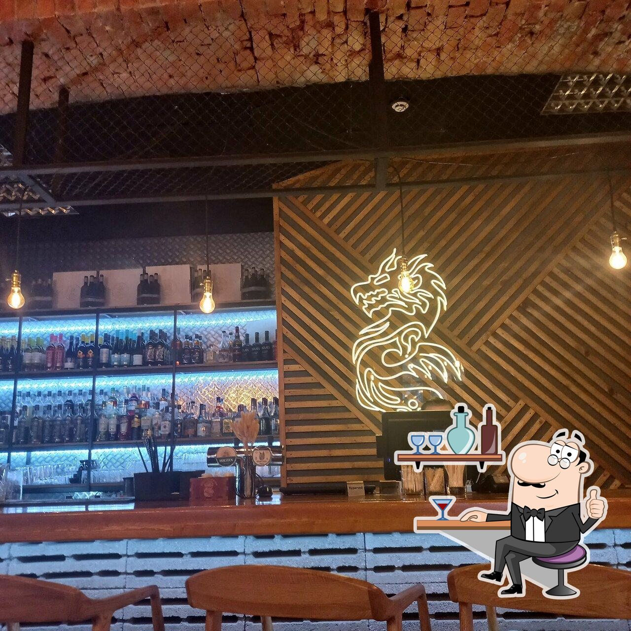 Забронируйте столик в "Золотой Дракон".