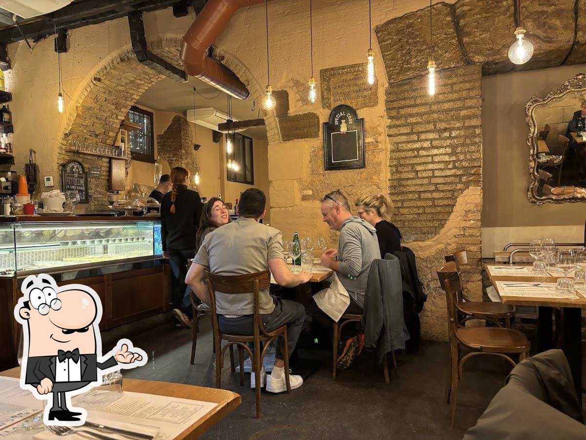 Интерьер "Trattoria Vecchia Roma".