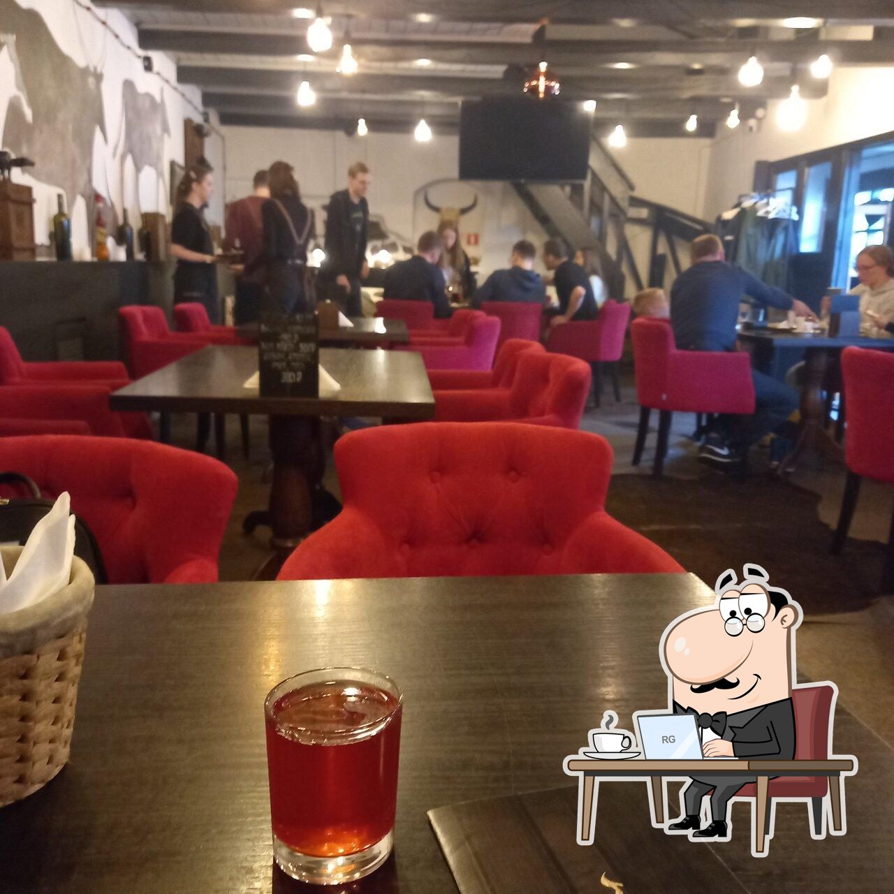 Забронируйте столик в "Black Bull&Bar".