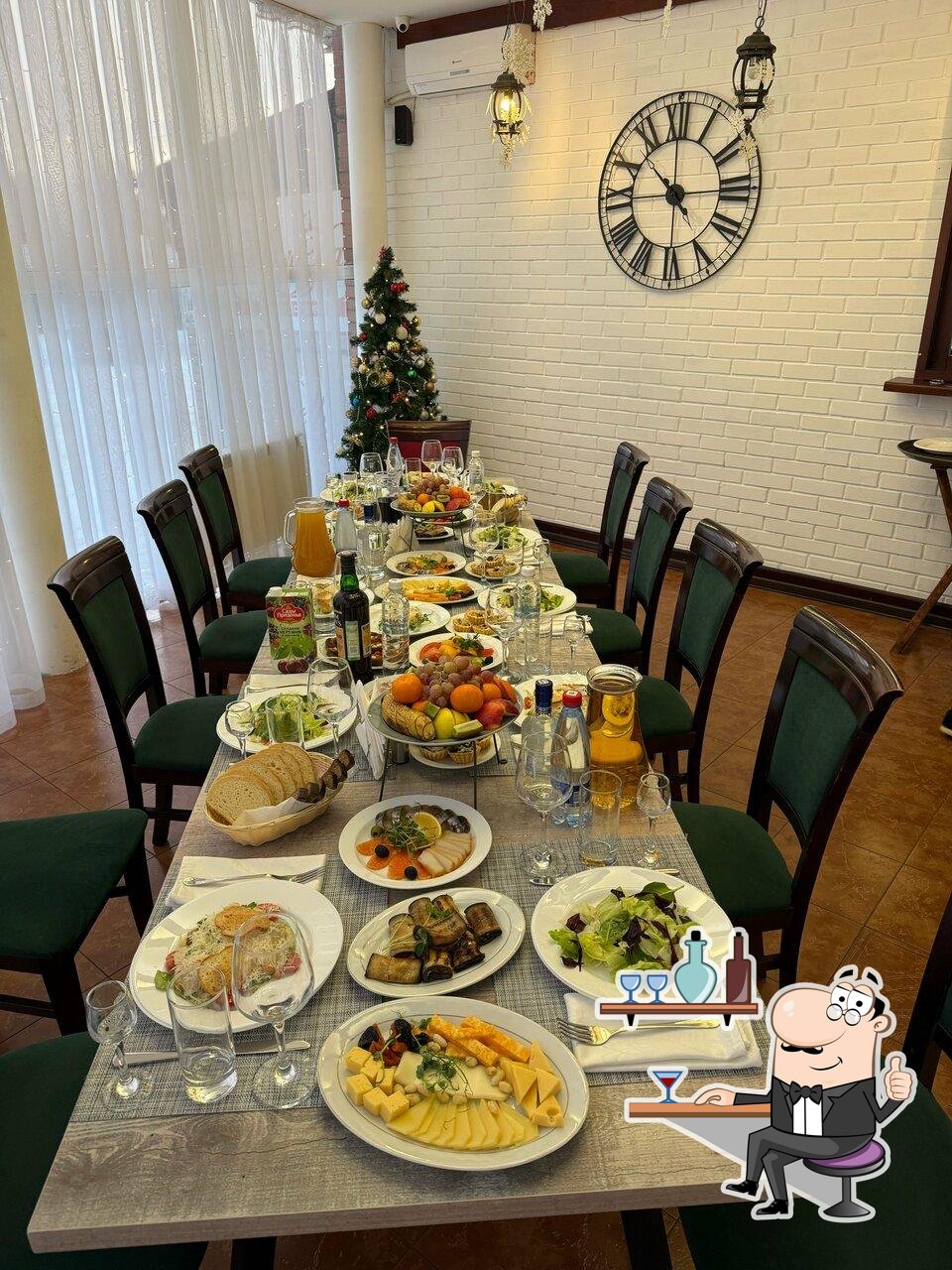 Посмотрите на внутренний интерьер "О2кафе".