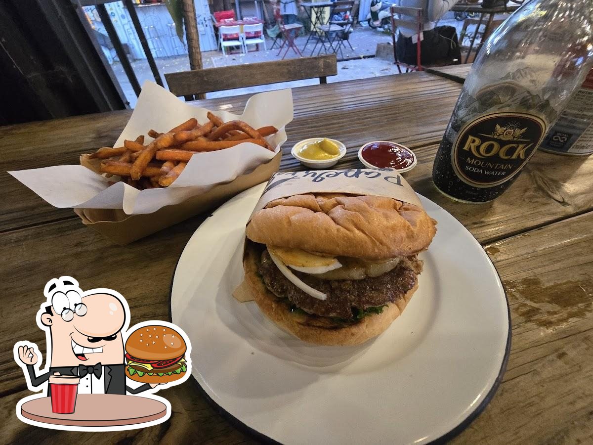 Гамбургеры из "Paper Butter and the Burger" придутся по вкусу любому гурману.