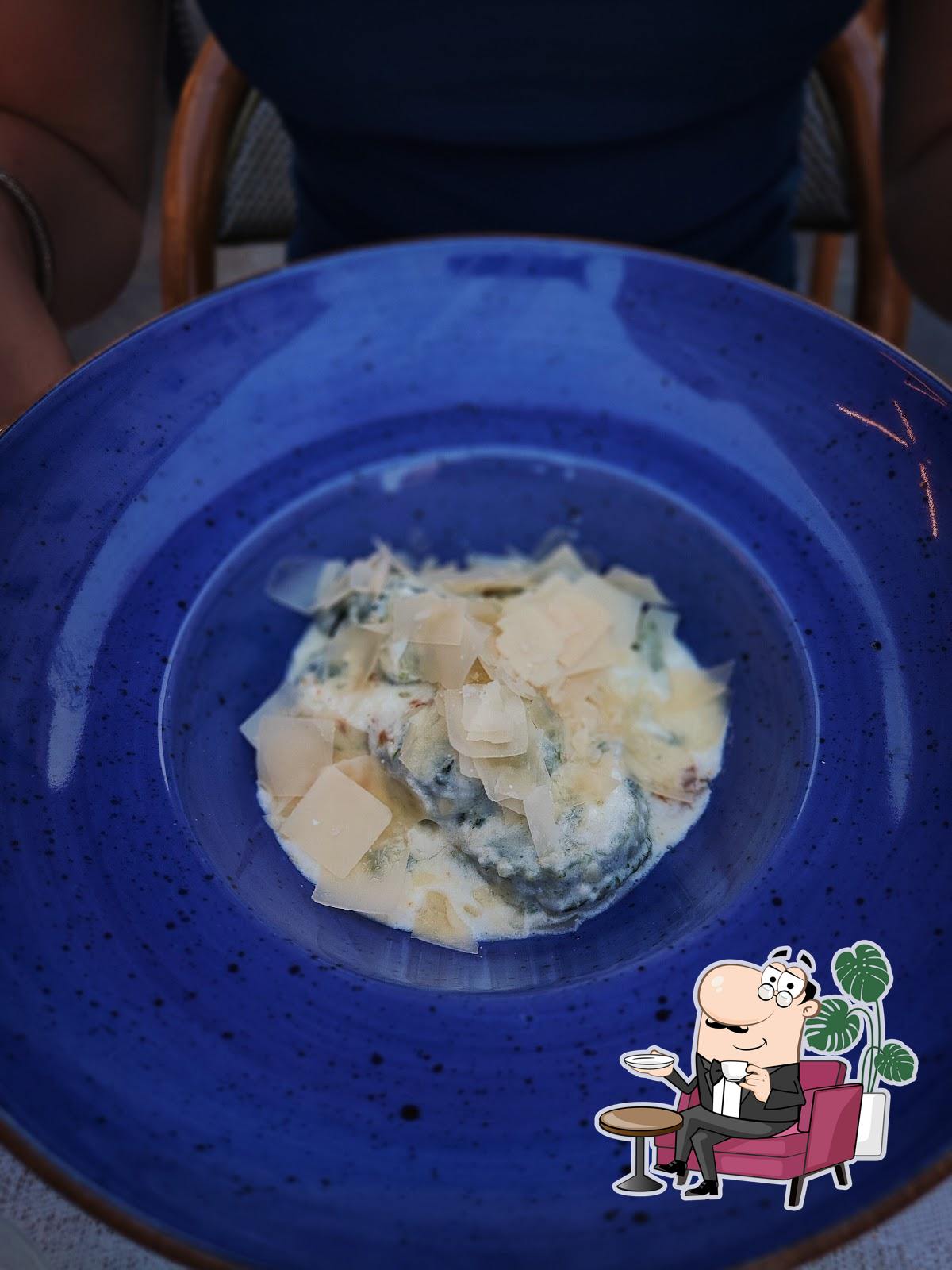 Посмотрите на внутренний интерьер "Ristorante Pizzeria El Fontego".