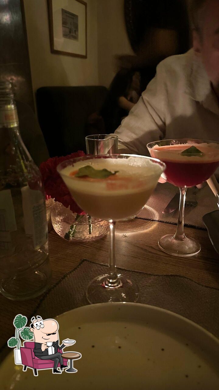 Забронируйте столик в "Bar Phoenix".