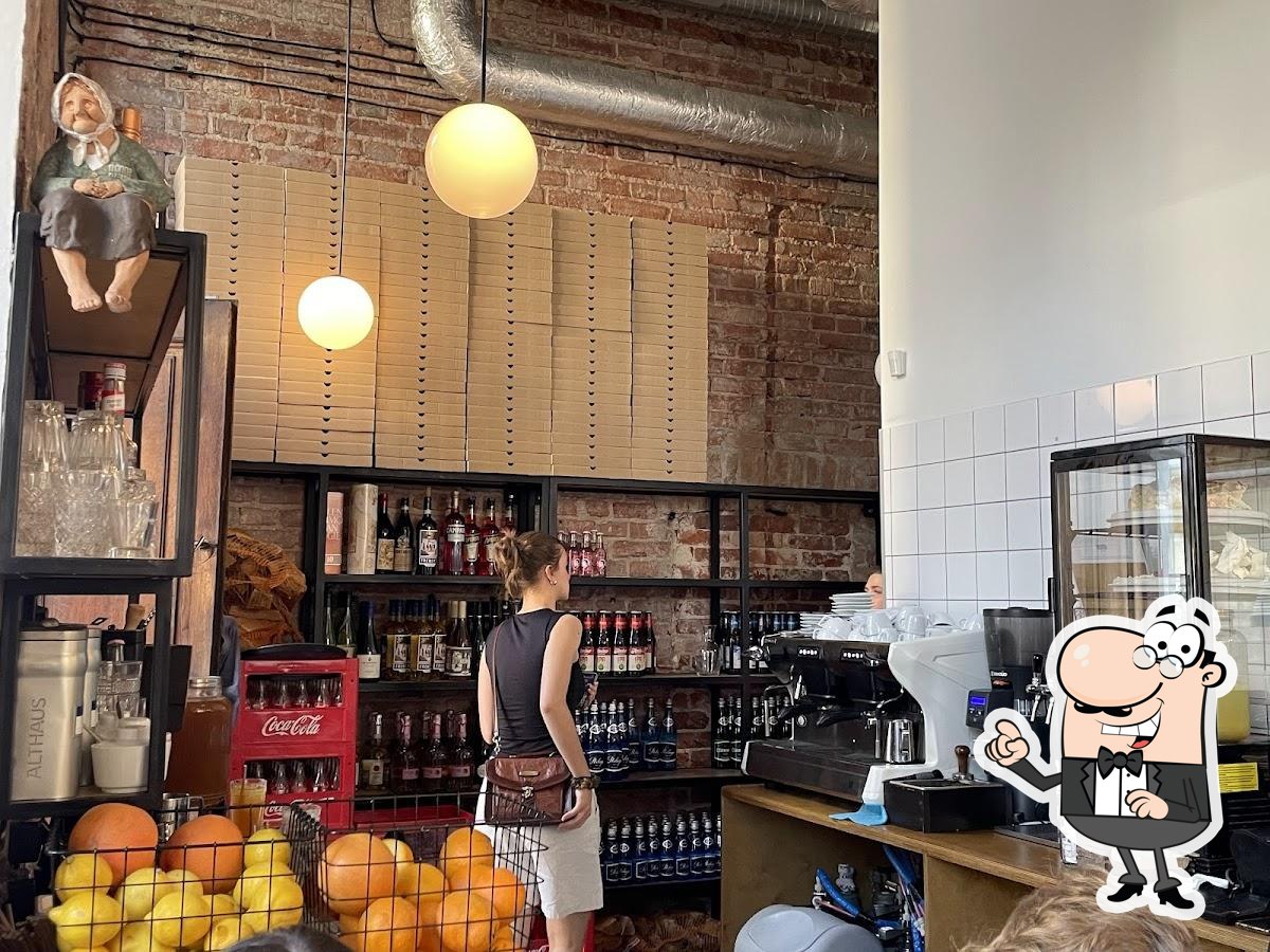 Интерьер "Nonna Pizzeria".
