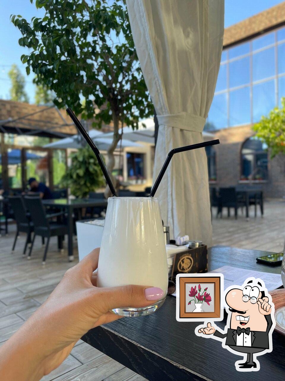 Посмотрите на внутренний интерьер "Пиранья".