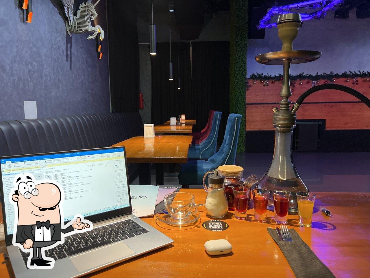 Посмотрите на внутренний интерьер "Cocos lounge".