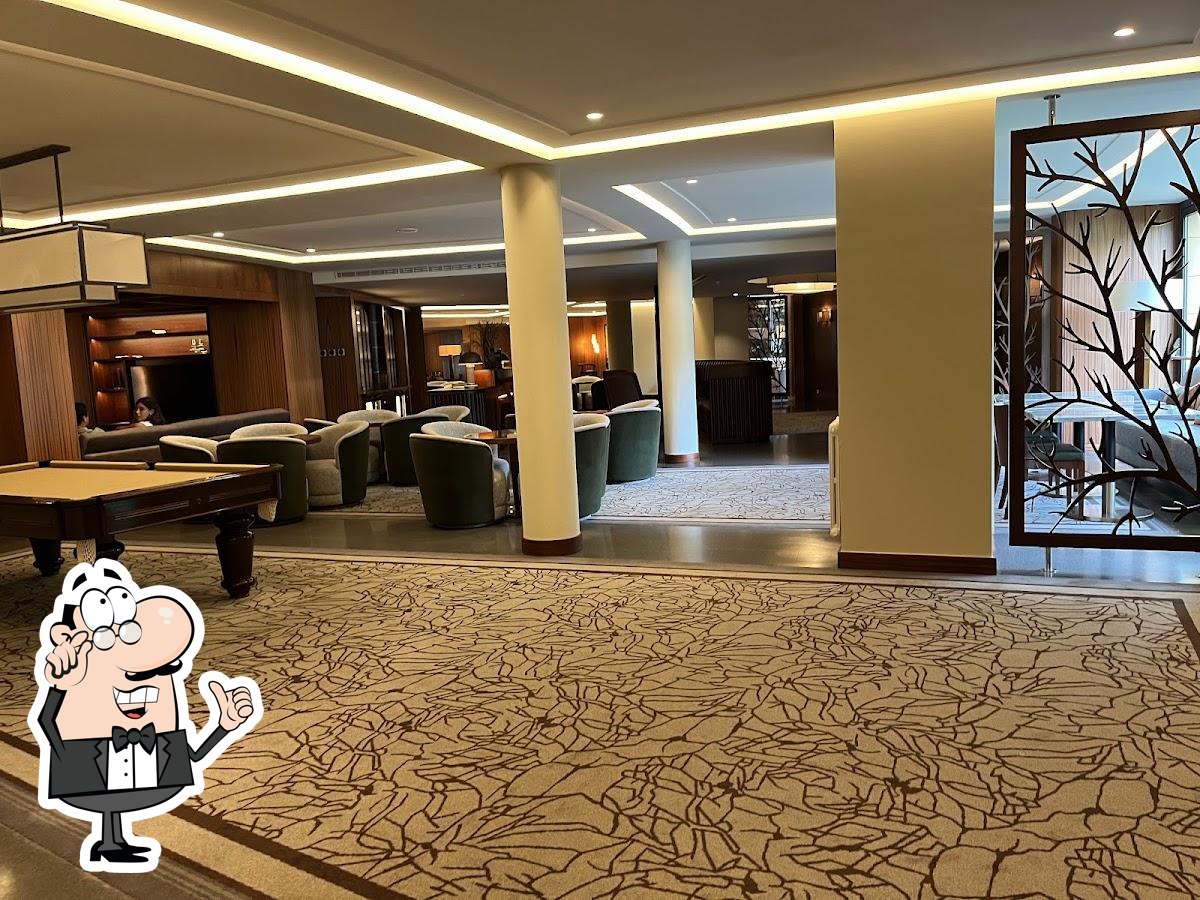 Забронируйте столик в "Terra Nostra Garden Hotel".