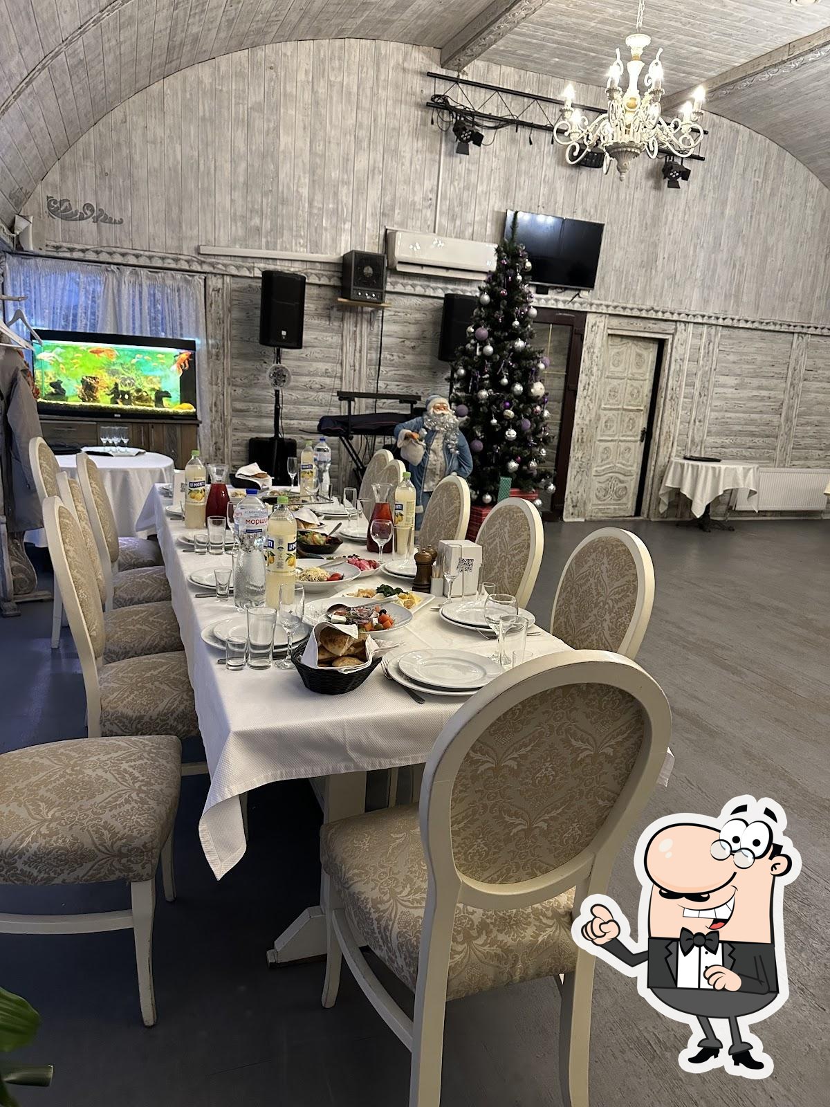 Посмотрите на внутренний интерьер "Под куполом".