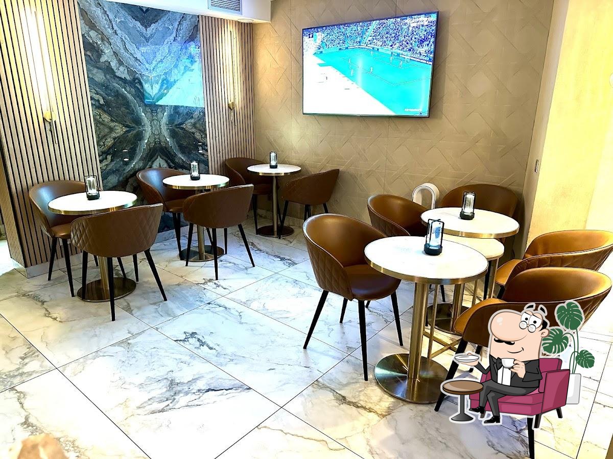 Посмотрите на внутренний интерьер "Chez Maram".