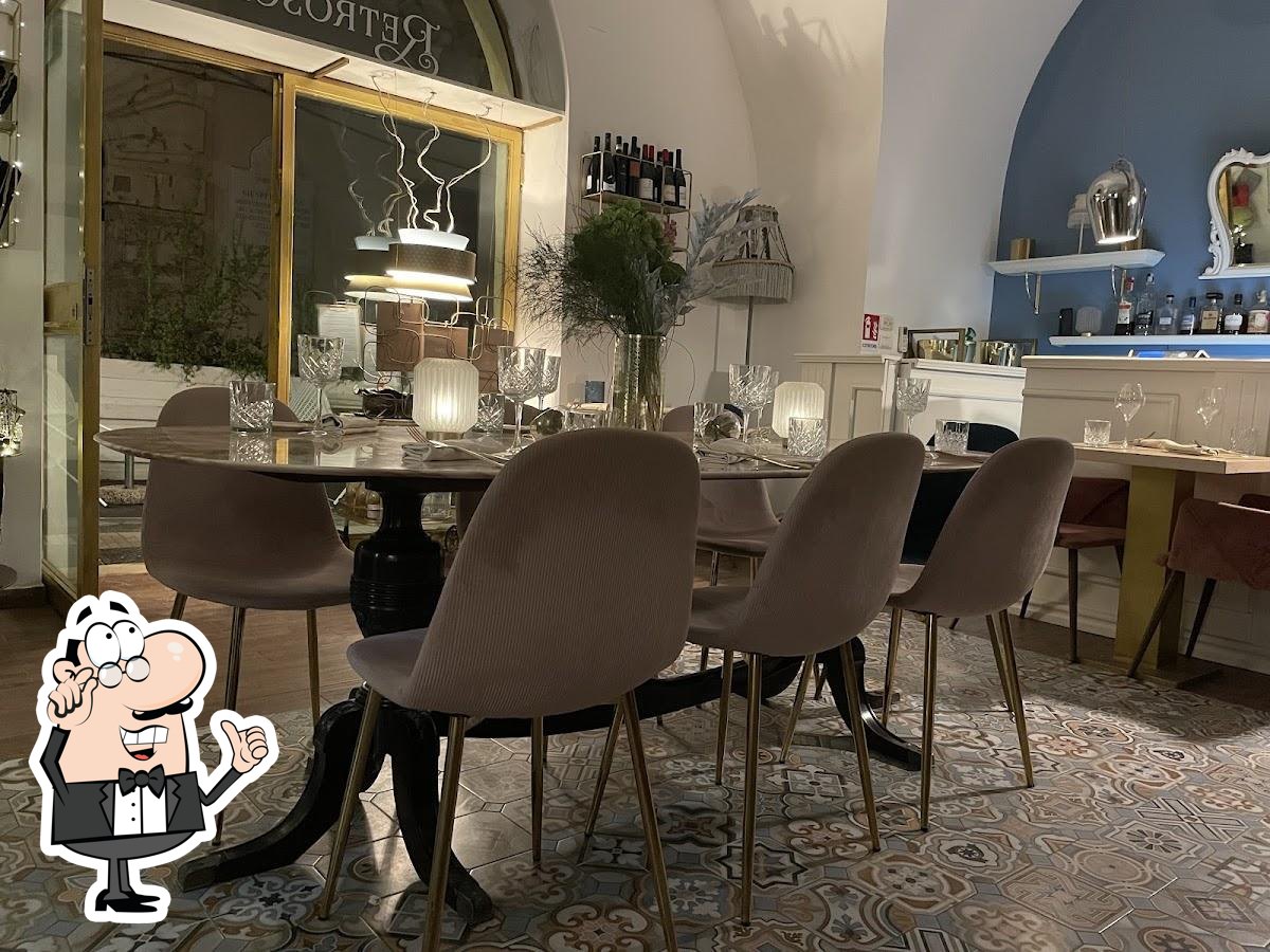 Посмотрите на внутренний интерьер "Ristorante Retroscena - Siracusa".