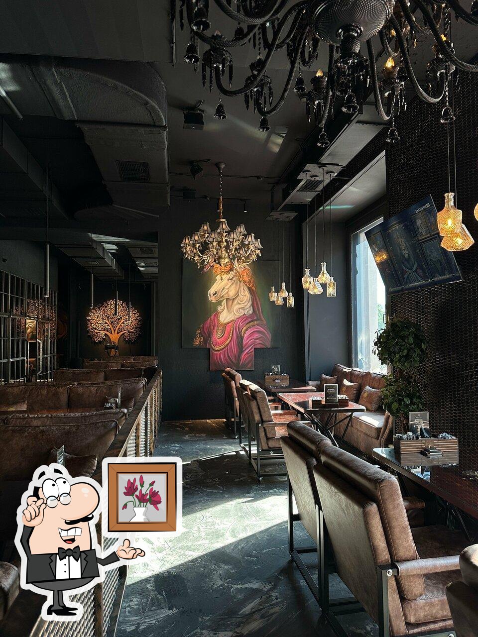 Посмотрите на внутренний интерьер "Барвиха Lounge".