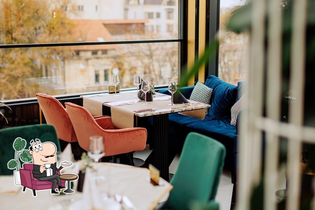 Забронируйте столик в "Restaurant Lion's".