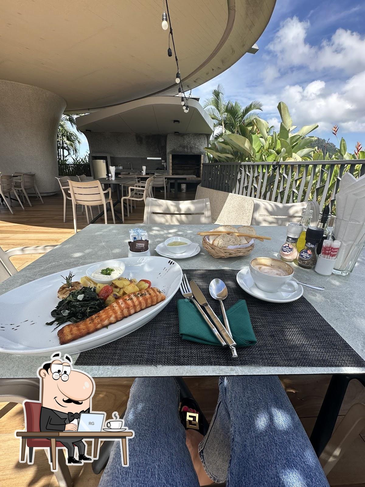 Интерьер "VIVA Rooftop and Restaurant".