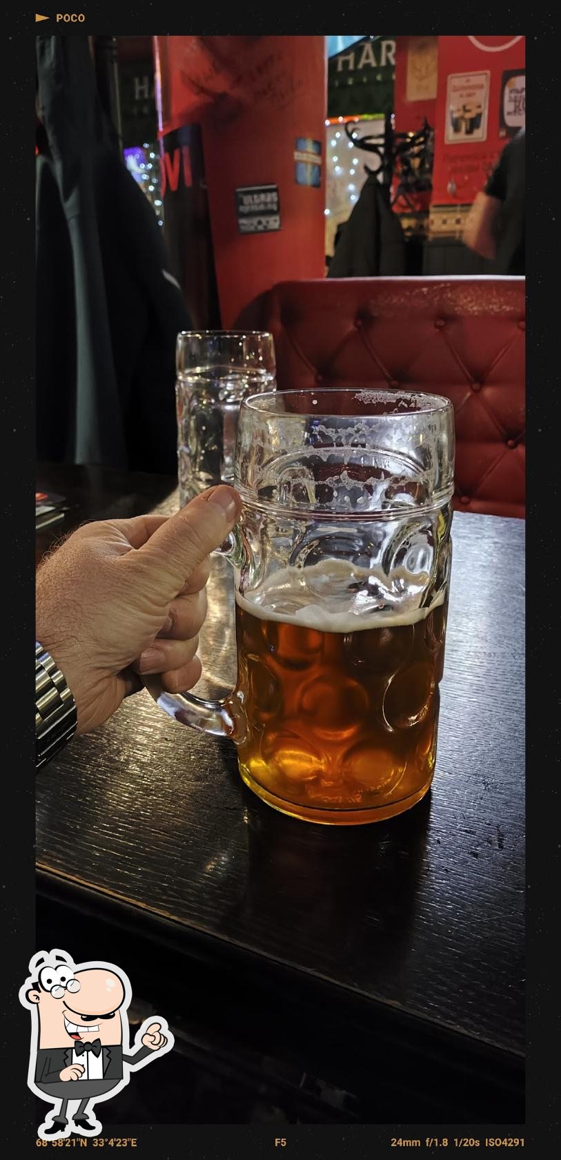 Забронируйте столик в "Harat’s pub".