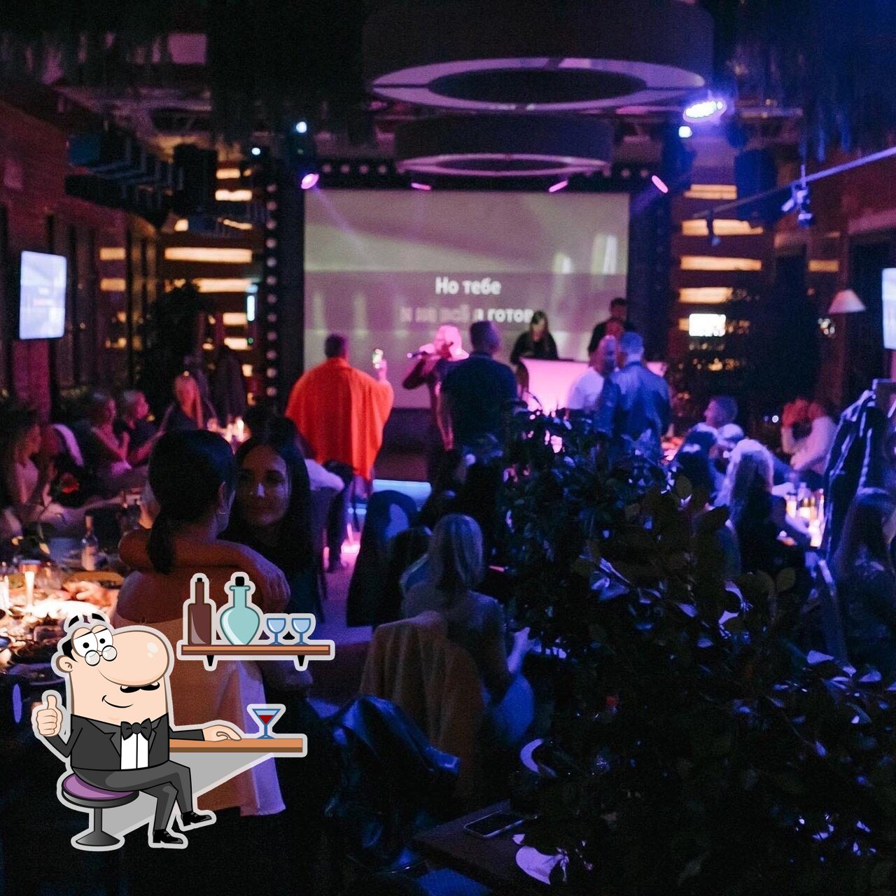 Посмотрите на внутренний интерьер "Суворов".