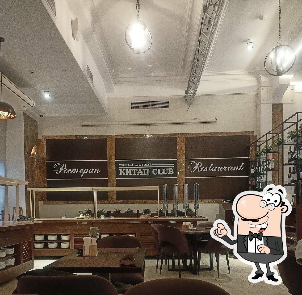 Посмотрите на внутренний интерьер "Китап club".