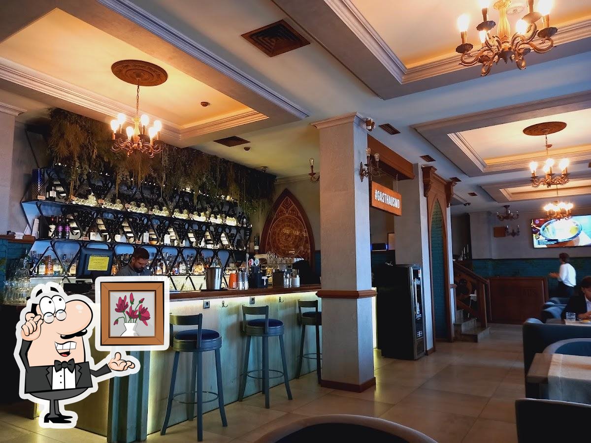 Посмотрите на внутренний интерьер "GastHaus".