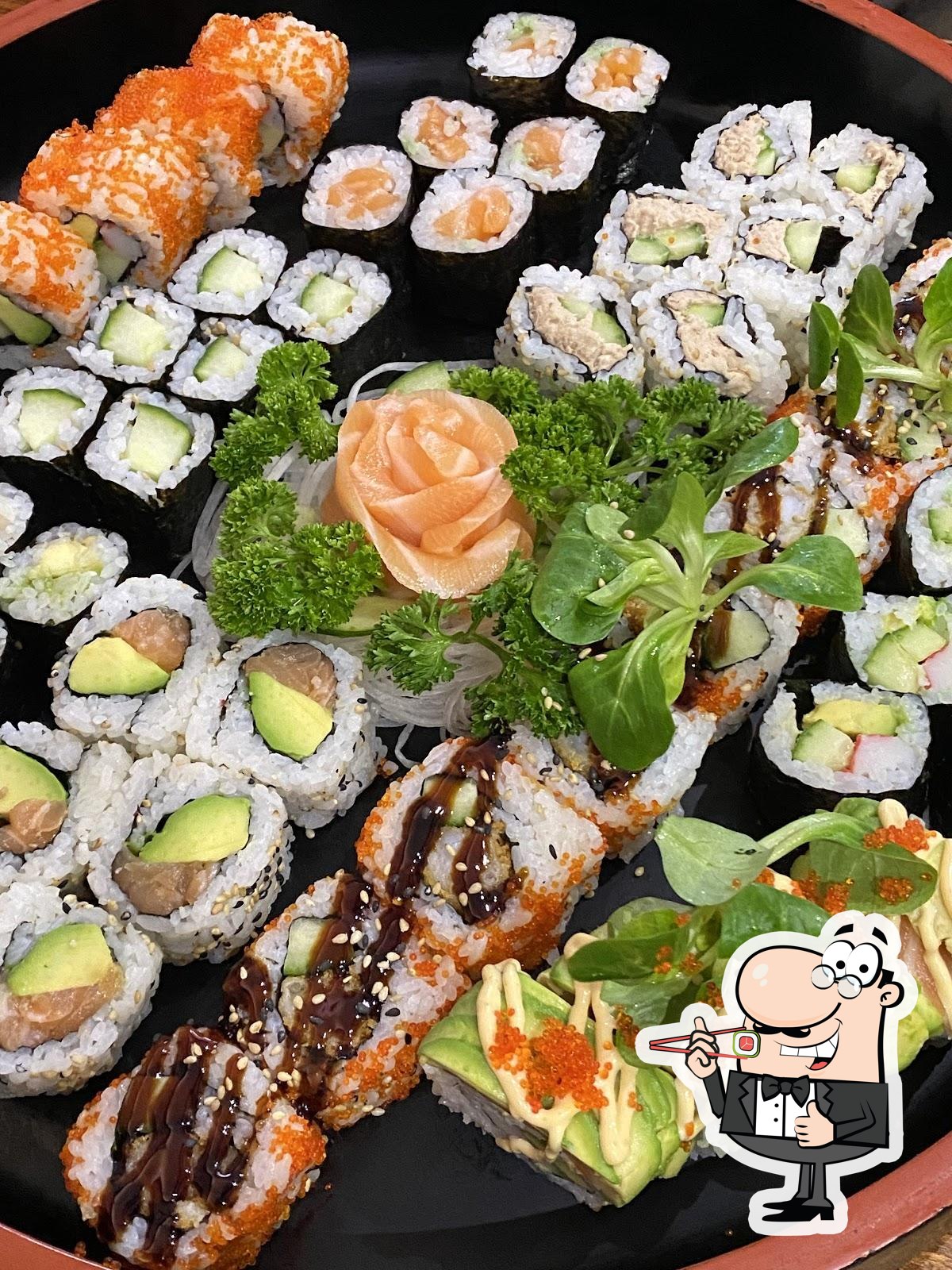 В "Kamon Sushi Bar" предлагают суши и роллы.