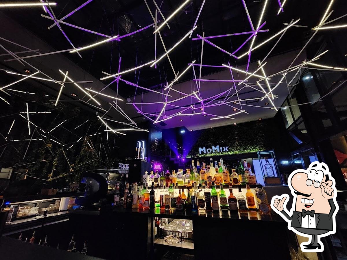 Интерьер "MoMix Bar Athens".