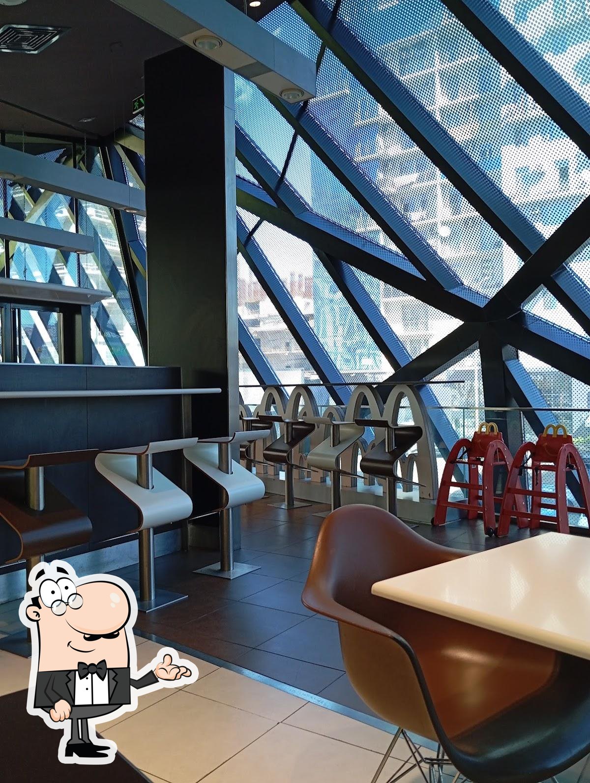 Забронируйте столик в "McDonald's".